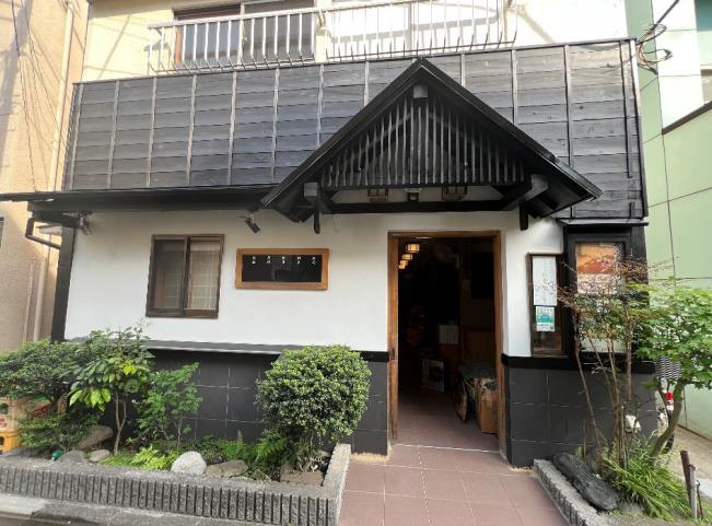 新小岩駅徒歩5分　人通りの多い新小岩ルミエール商店街至近　寿司屋居抜き物件